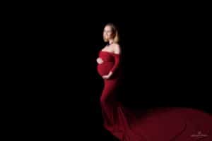 sesja ciążowo noworodkowa warszawa, czerwona sukienka